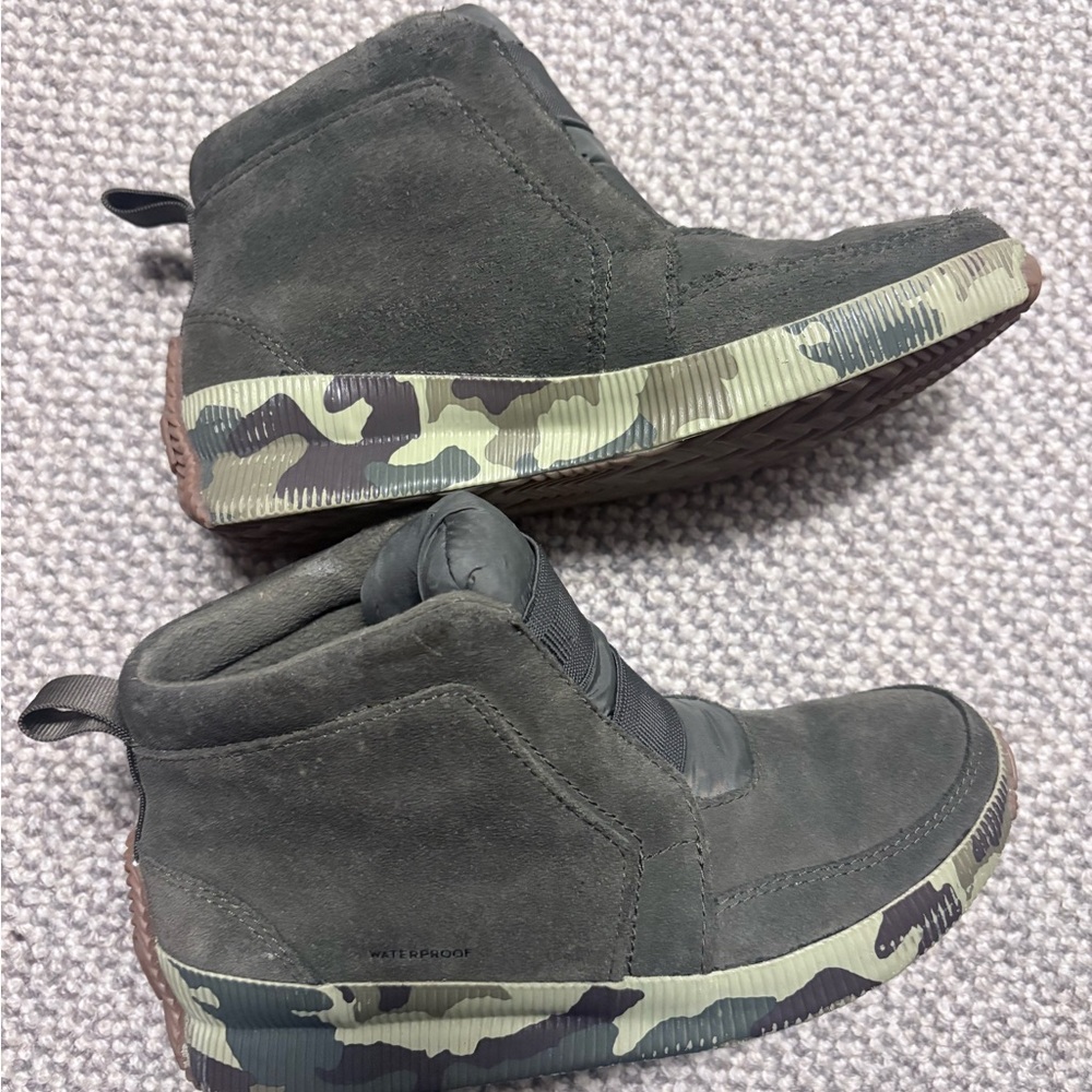 Sorel Women's Green Camouflage waterproof shoes